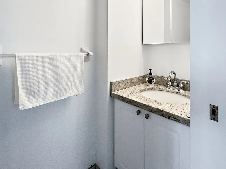 233 Beecroft Rd #506 — Photo 31