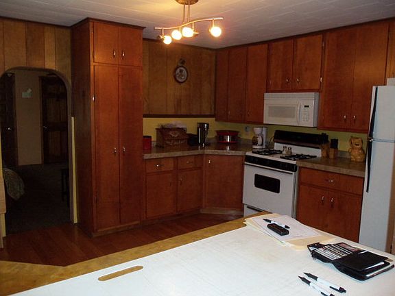 4th image of 536 Lee St