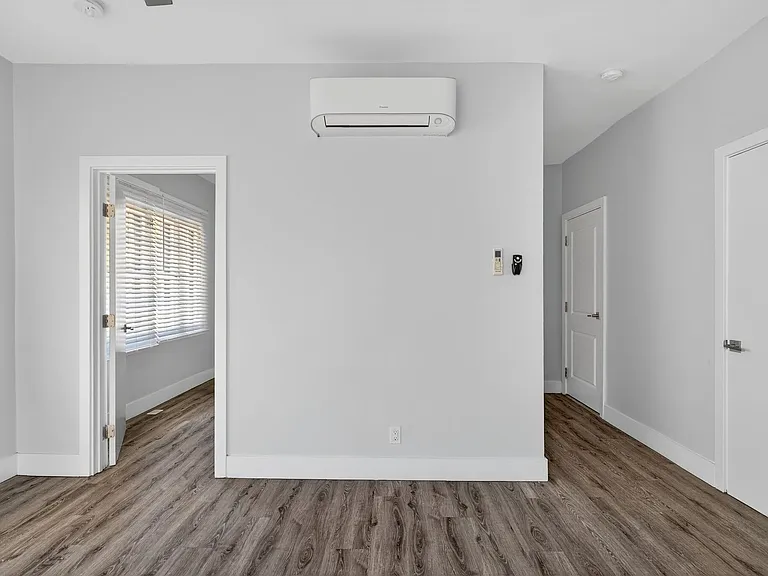 405 W 3rd Street — Photo 13