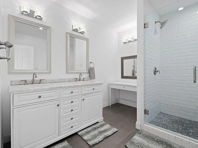 3364 Darvany Dr — Photo 16