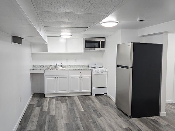 3rd image of 10 Van Tassel Ct Floor 2
