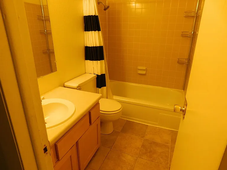 125 Franklin Ave #213 — Photo 8