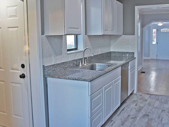 5th image of 3425 Lansing Ave