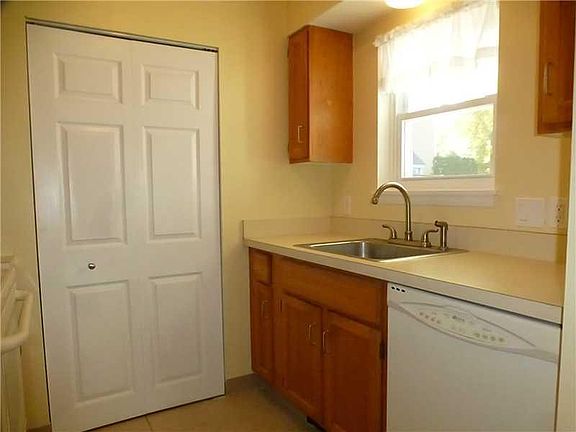 3rd image of 49 Glenridge Drive #49