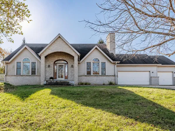4212 S 124th STREET, Greenfield, WI 53228