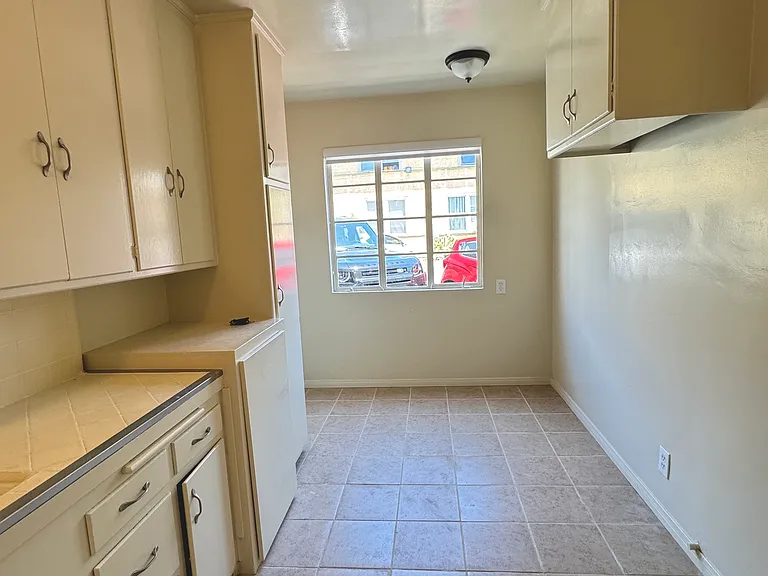 129 N Jackson St #A — Photo 5