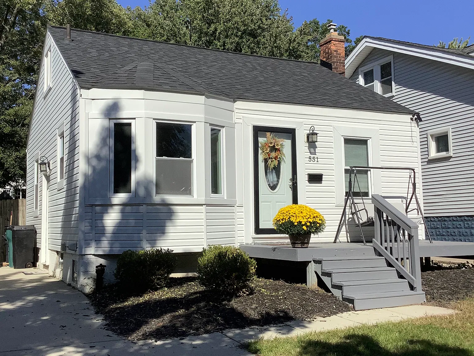 3 bed, 925 sqft, $2,050 — Photo 1