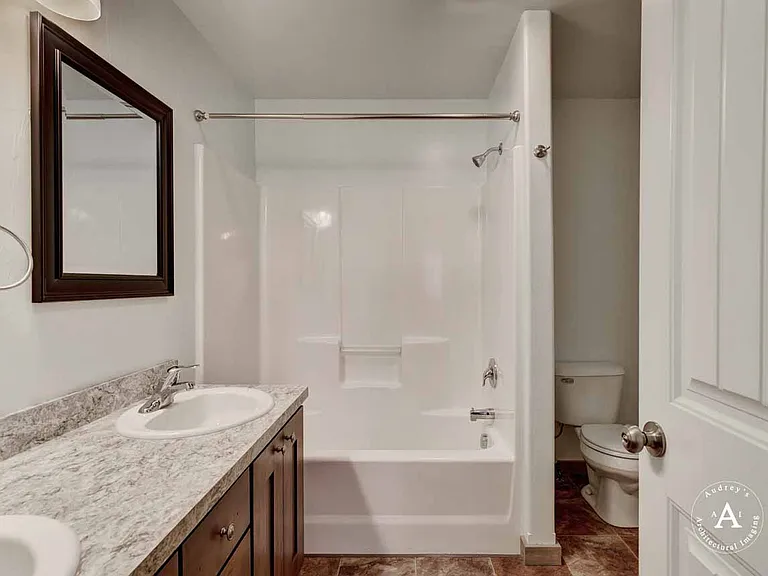 2074 Gold Ave — Photo 16