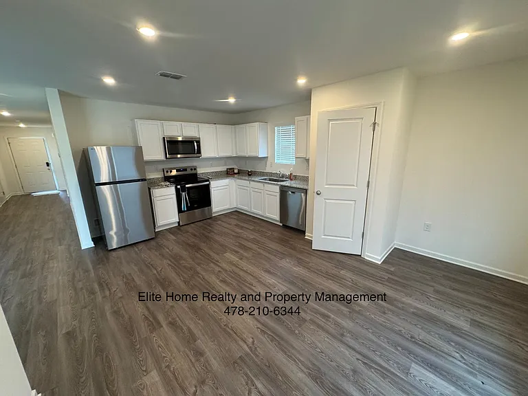 140 Lochwolde Dr — Photo 4