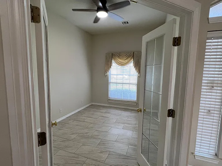 9601 Southlake Dr — Photo 10