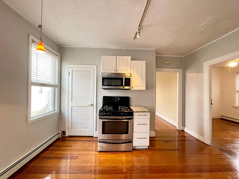48 America St #2A — Photo 6