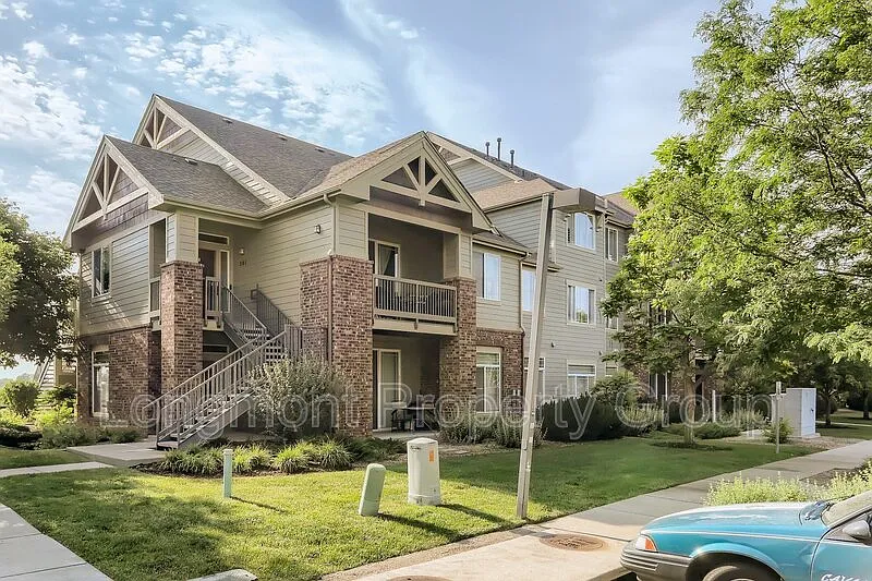 2 bed, 2.0 bath, 1054 sqft, $1,800 — Photo 3