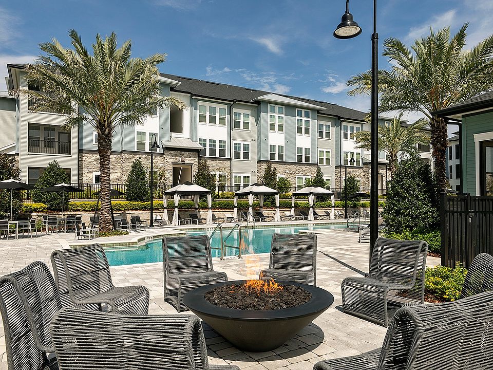 Cottonwood Clermont Pool Deck