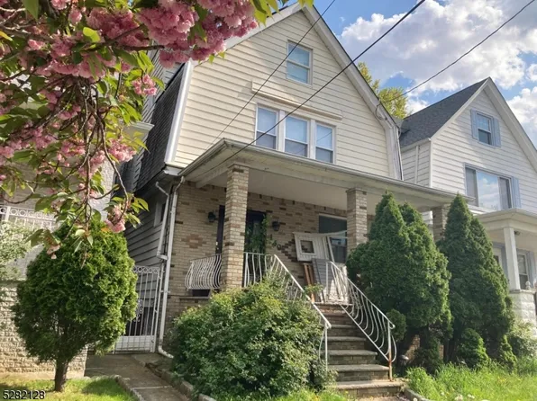 160 Sayre St, Elizabeth City, NJ 07208