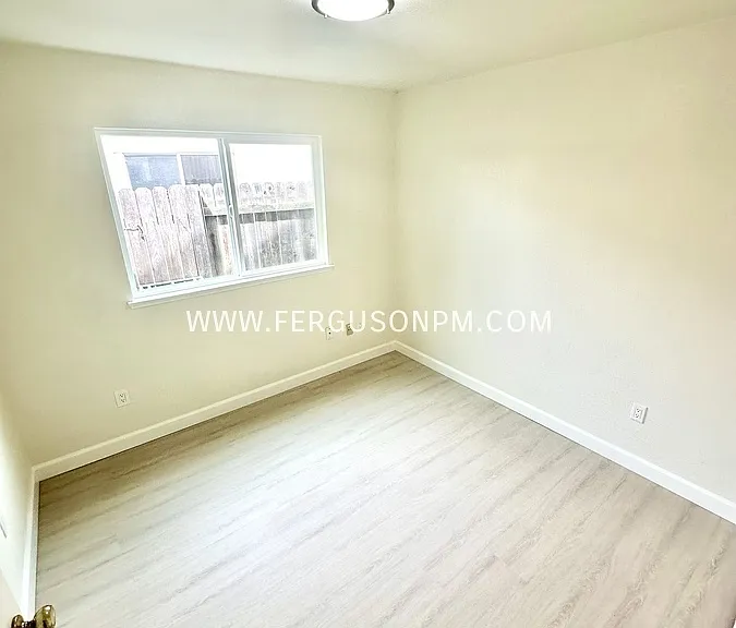 1320 Anna St — Photo 6