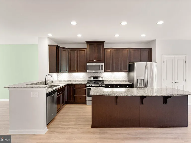 36 Madison St — Photo 13