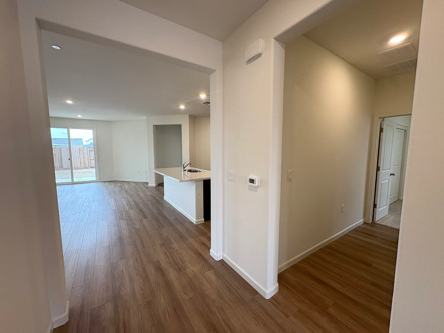4 bed, 1711 sqft, $2,995 — Photo 3
