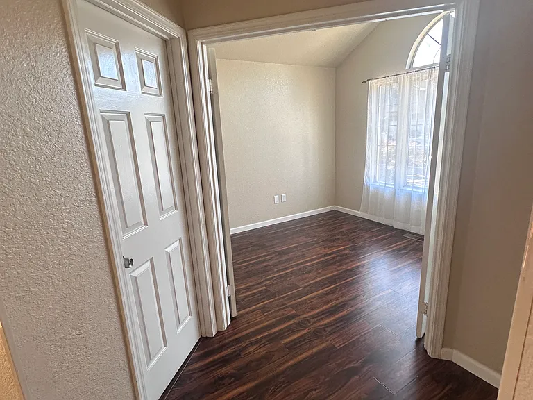 480 Gonzalez St — Photo 4