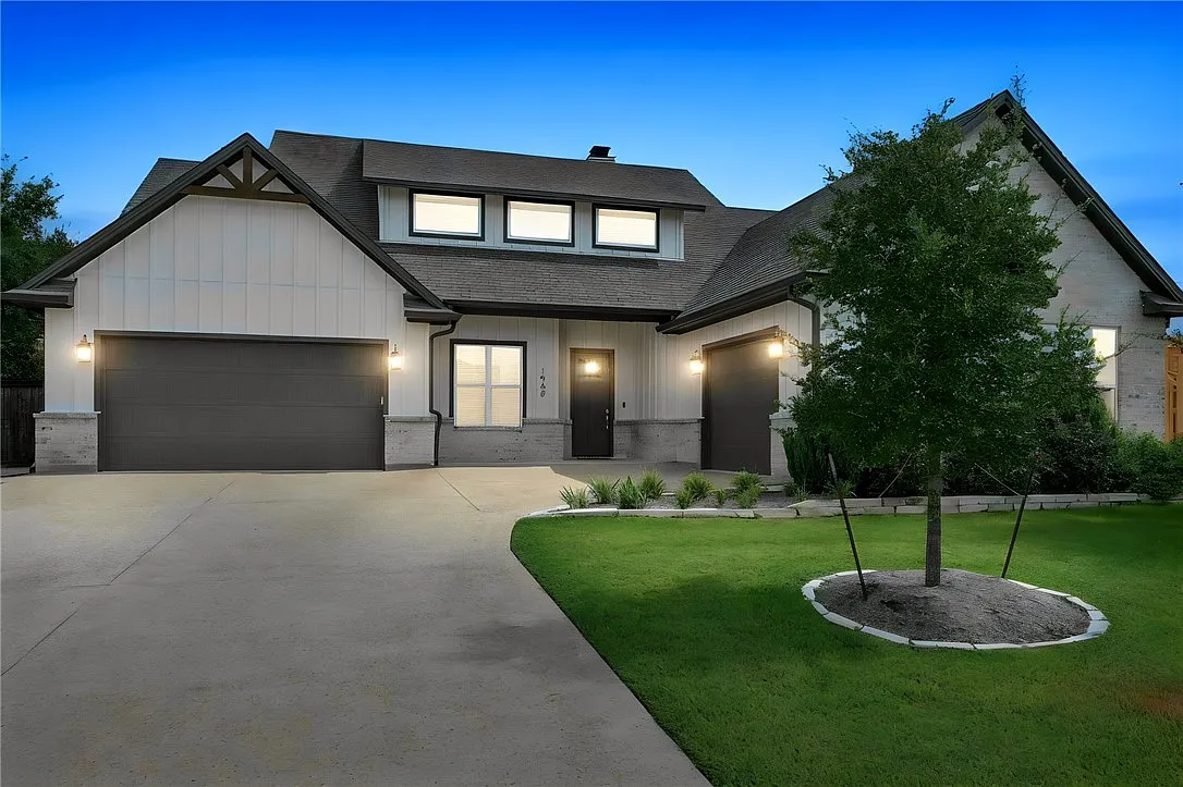 4 bed, 4.5 bath, 3767 sqft, $5,750 — Photo 2