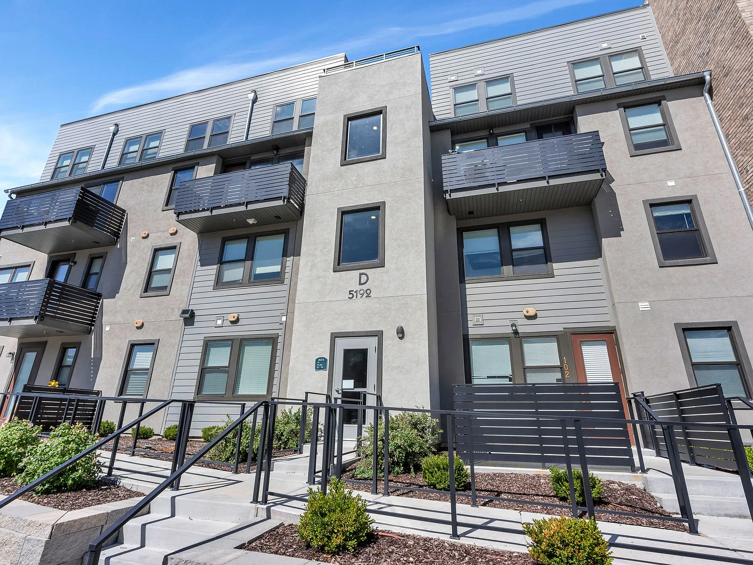 2 bed, 1021 sqft, $2,100 — Photo 2