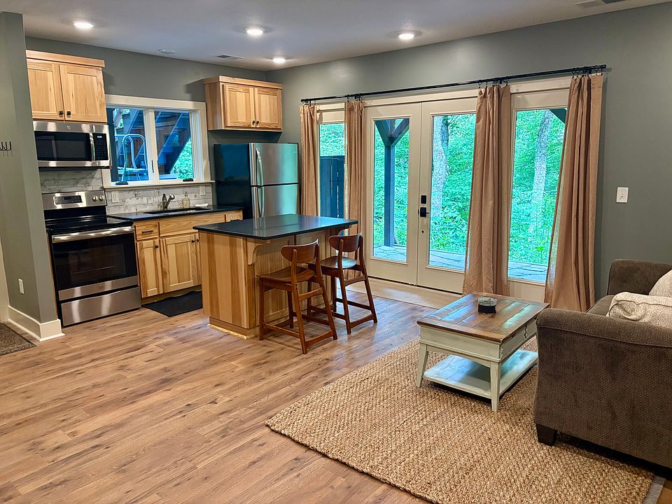 1st image of 110 Eastmoor Dr