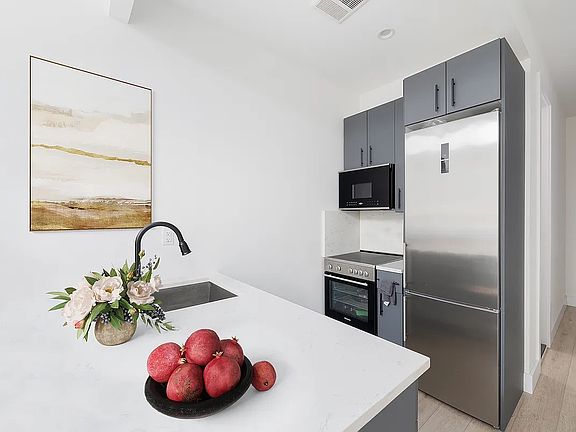 2nd image of 195 Meserole St APT 2L