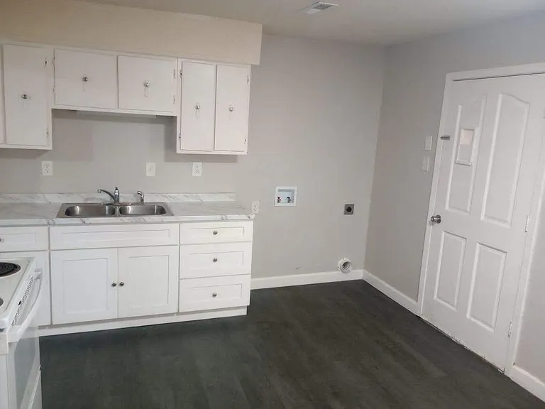 25 Kenwood Cres — Photo 5