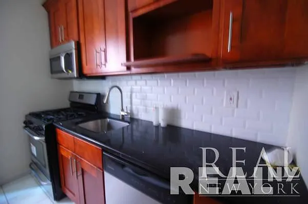 Rented by REAL New York | media 38