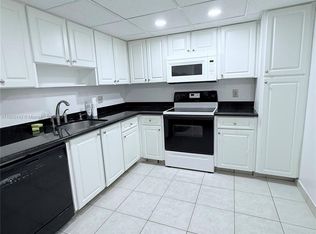 3980 Oaks Clubhouse Dr APT 302, Pompano Beach, FL 33069