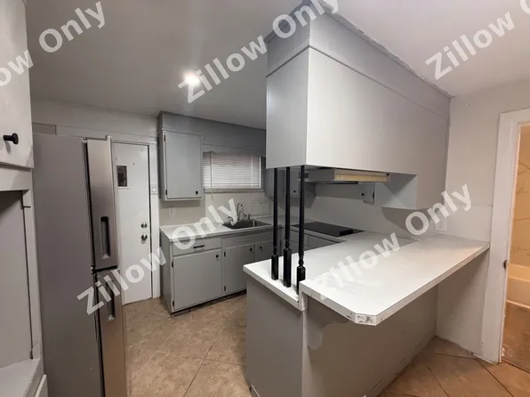 739 Cherry St, Camden, NJ 08103