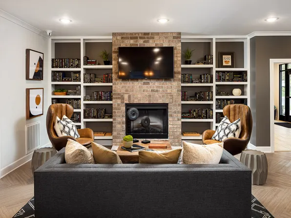 Frontgate Apartments