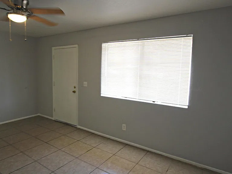 145 S Doran #4 — Photo 3