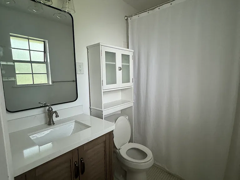 en suite bathroom to master