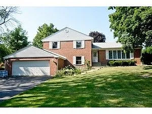 22W143 Temple Dr photo 1