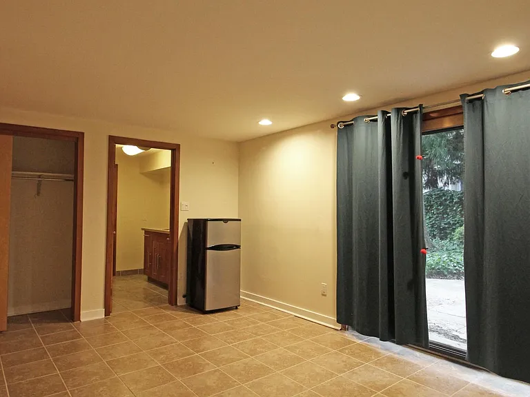 6872 Melrose Dr — Photo 28