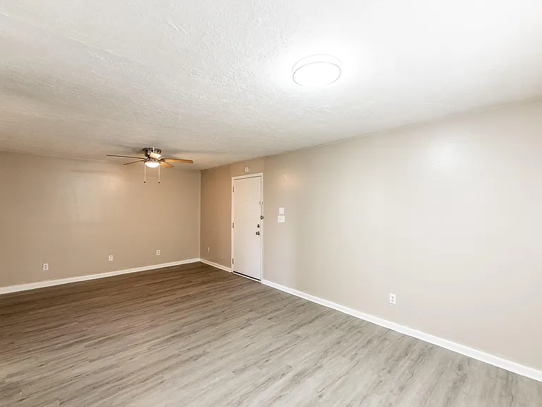 1329 Windsor St #2 — Photo 10