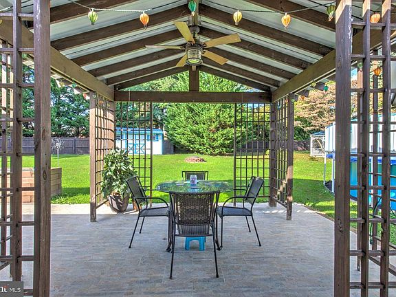 5th image of 912 Perry Rd