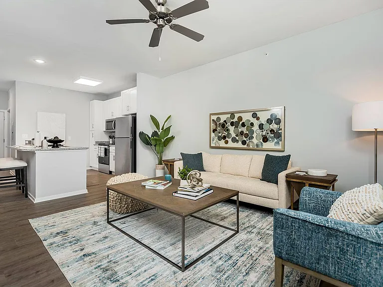 The Retreat Apartments — Photo 8