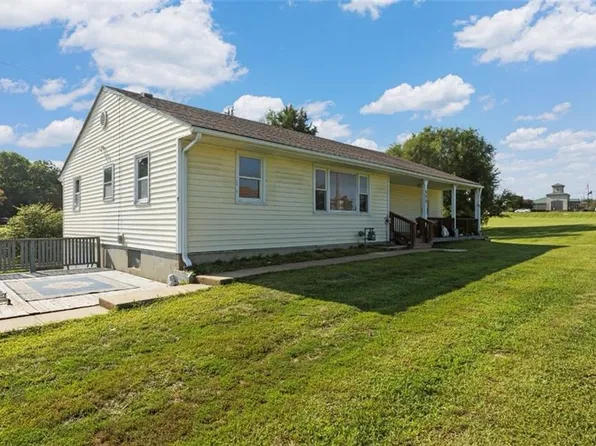 820 S Main St, Lansing, KS 66043