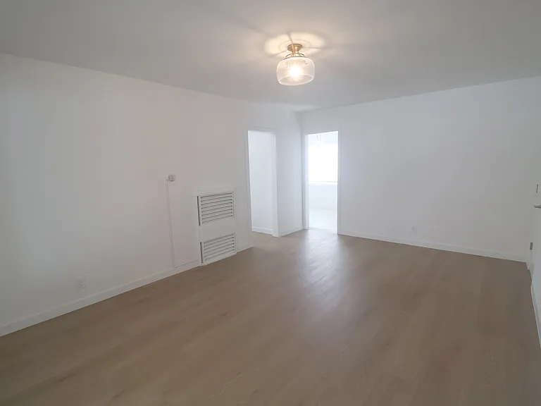 11610 Oxnard St #1 — Photo 2