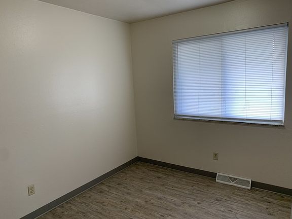 5th image of 917 W Boundary St