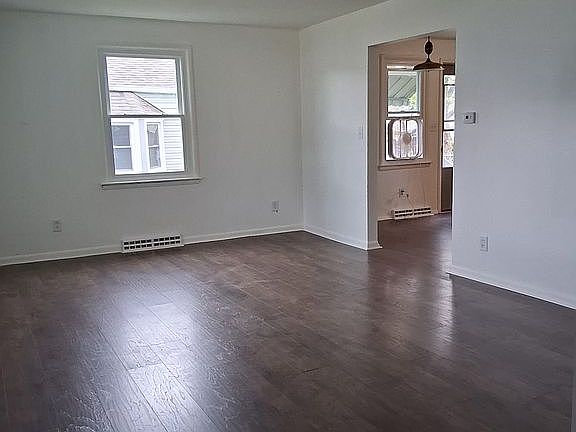 4th image of 1015 Garfield Ave