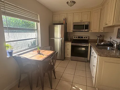 1114 SW 2nd Ct #3 Photo 1