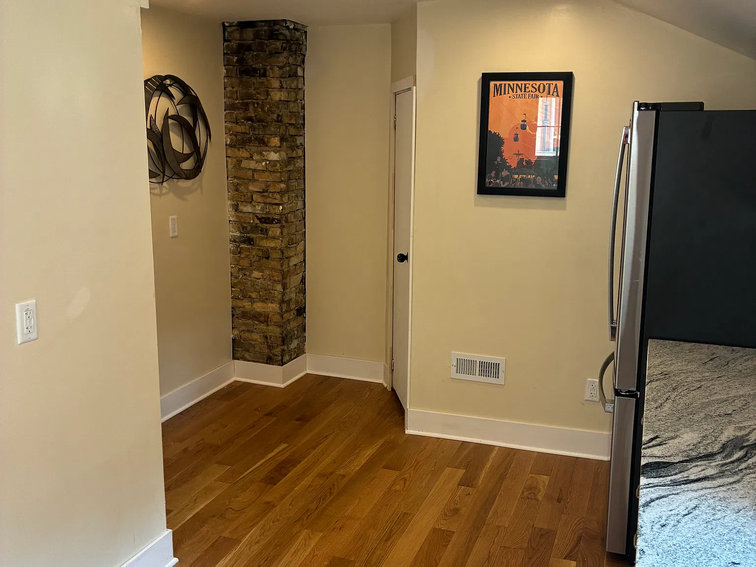3 bed, 950 sqft, $2,200 — Photo 4