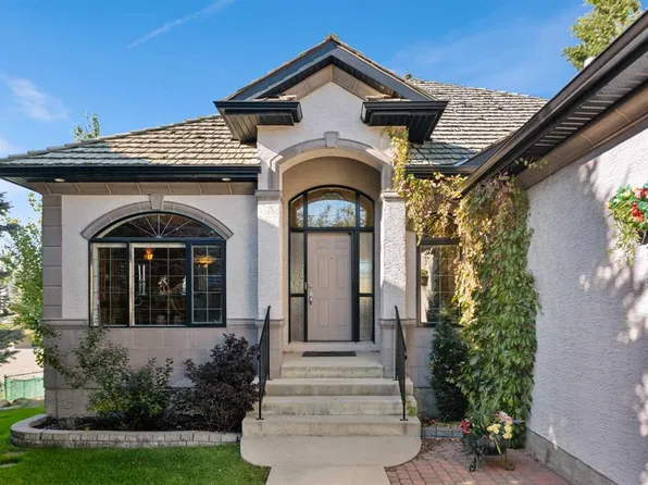 38 E Sienna Ridge Lndg SW, Calgary, AB T3H 3T1