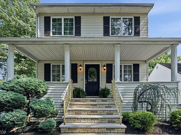 5th image of 442 Riverview Dr