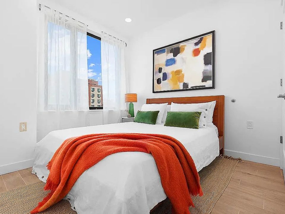 2nd image of 466 Albany Ave APT 2B