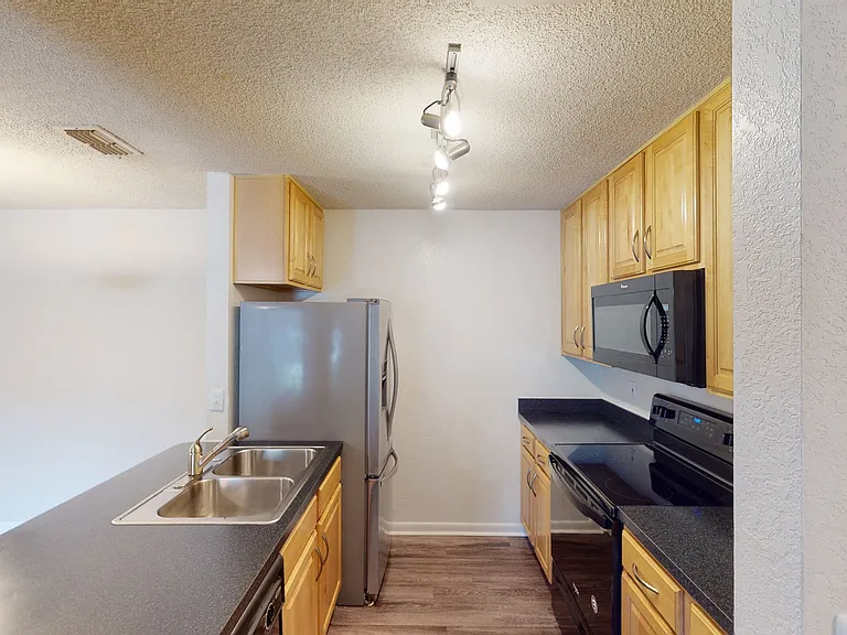 Altamira Place Apartment Homes — Photo 128