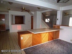 Dining area & breakfast bar