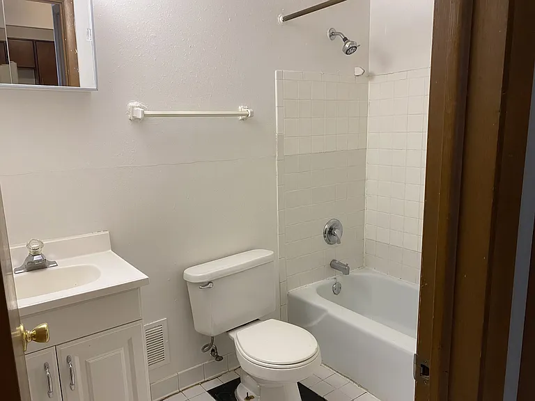 Milwood Apartments — Photo 11